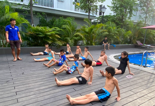 Lớp học bơi miễn phí cho trẻ em khó khắn tại KĐT Ecogarden