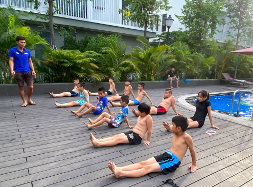 Lớp học bơi miễn phí cho trẻ em khó khăn tại KĐT Ecogarden